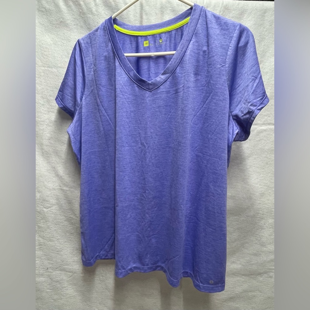 Xersion short sleeved V-neck shirt